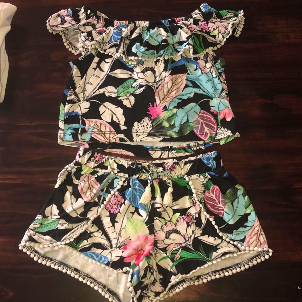 cropped shirt/matching shorts